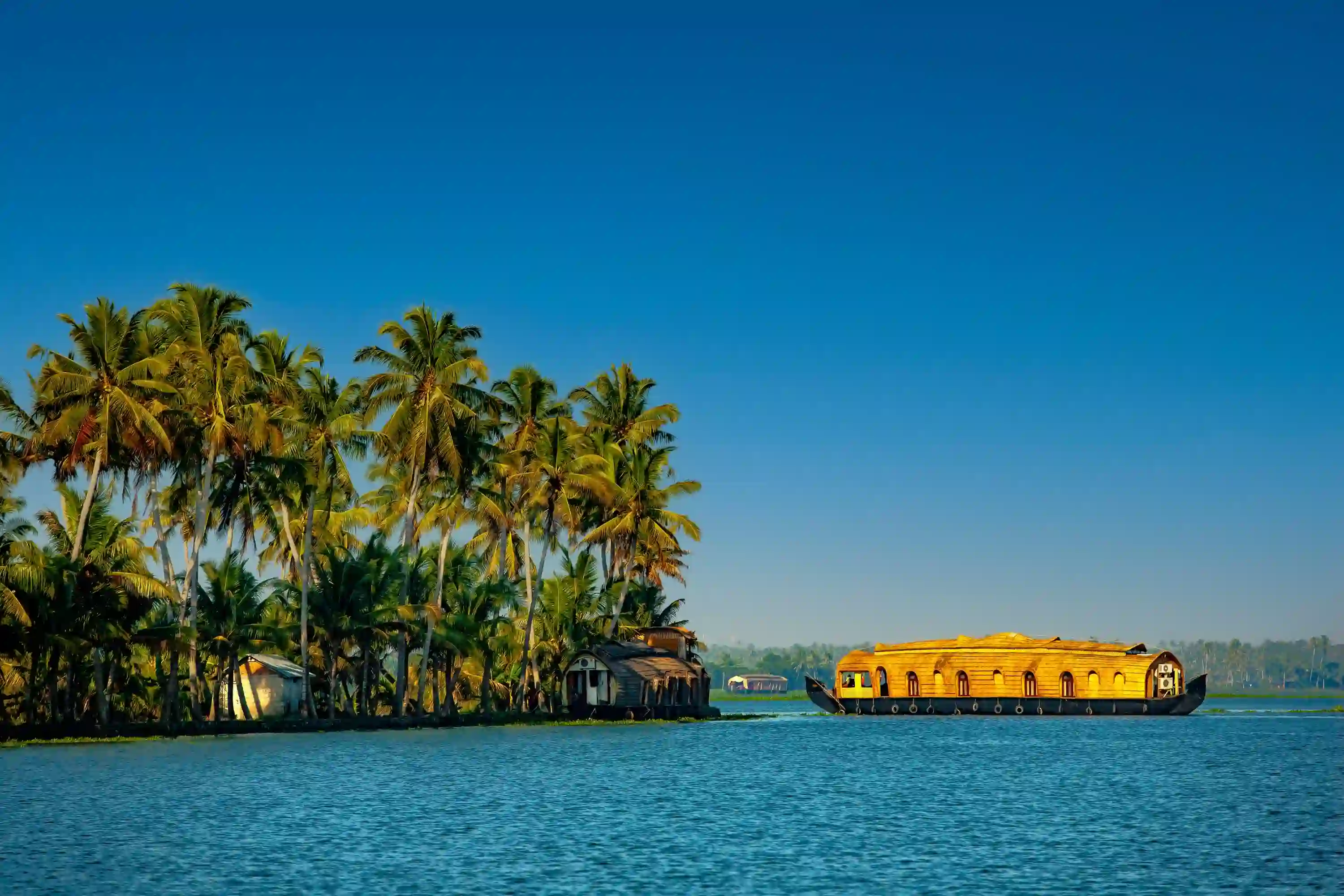Experience the diverse beauty of Kerala 7-days